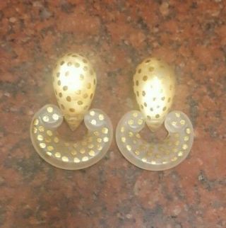 Vintage Patricia Von Musulin Frosted Lucite Gold Dot Doorknocker Clip Earrings 6