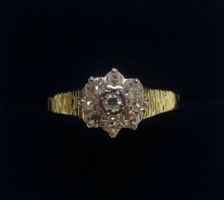 Vintage Diamond Cluster Ring 18ct Yellow Gold - Size R (us 8.  5) - 3.  2 Grams