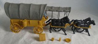 Classic Toy Soldiers/marx Western Tan Covered Wagon W/ Black Horses And Gray Top