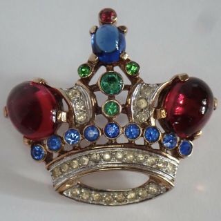 Vintage Trifari Gold Plate Ruby Emerald Sapphire Crystal Rhinestone Crown Brooch