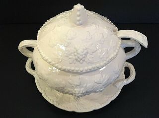 ARNART SOUP TUREEN.  TRADITIONAL AMERICANA WITH UNDERPLATE 10.  5 INCHES 2