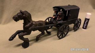 2089d Vtg Cast Iron Amish Horse Drawn Carriage W/parents & 2 Children Vgvc