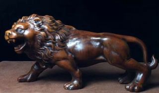 China Old Handwork Boxwood Carving Roaring Running Lion Auspicious Noble Statue