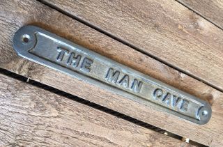 ' THE MAN CAVE ' DOOR SIGN SHED GARAGE VINTAGE SOLID CAST METAL DAD GIFT - 99319 2