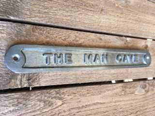 ' THE MAN CAVE ' DOOR SIGN SHED GARAGE VINTAGE SOLID CAST METAL DAD GIFT - 99319 4