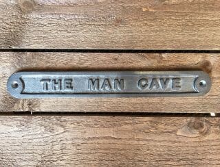 ' THE MAN CAVE ' DOOR SIGN SHED GARAGE VINTAGE SOLID CAST METAL DAD GIFT - 99319 5