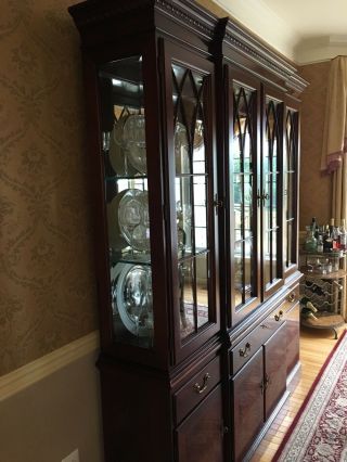 Ethan Allen China Cabinet antique mahogany finish, . 3