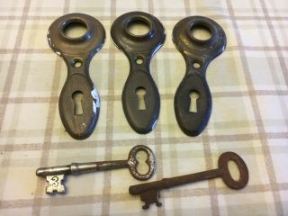 3 Vintage Brass Antique Door Knob Escutcheon Plate & 2 Skeleton Keys Hardware