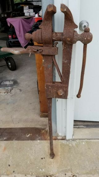 Vintage Black Smith Farm Yard Leg Vice