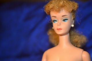 Midge/barbie 350 Doll With Case And Vintage Clothes And Accessories