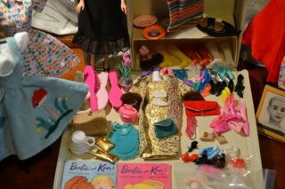Midge/Barbie 350 Doll with Case and Vintage Clothes and Accessories 4