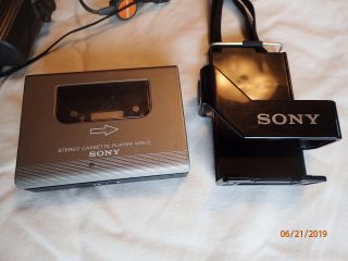 Sony walkman II vintage tape player with extra battery pack 2