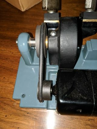 Vintage ILCO Portable Key Cutter Duplicating Machine 4