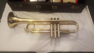 Vintage Conn Victor Trumpet W/case And Accessories