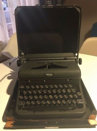 Vintage Royal Arrow Portable Typewriter & Case & Spanish Version