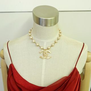 CHANEL Gold Plated CC Logos Imitation Pearl Vintage Necklace 4565a Rise - on 2