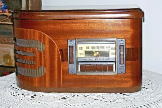 VINTAGE GENERAL ELECTRIC RADIO RECORD PLAYER 5