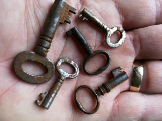 5 X Small Little Tiny Old Antique Vintage Keys Collector,  Steampunk 0103