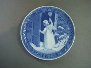 Vintage 1951 Royal Copenhagen Christmas Plate " Angel At The Door "