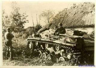 Press Photo: Best German Sturmgeschütz Panzer Tank In Russian Village; 1941