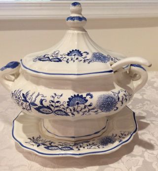 LARGE BLUE & WHITE CERAMIC SOUP TUREEN WITH UNDER PLATE AND LADLE SPOON 2