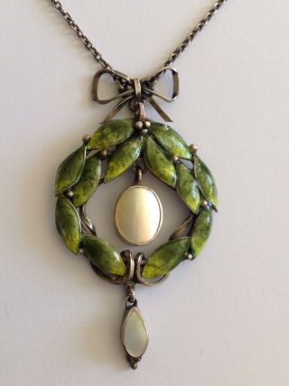 Wonderful Arts & Crafts Green Enamel & Mop Pendant Necklace
