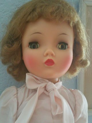 Vintage Madame Alexander Blonde Cissy Doll w/ Clothes 5