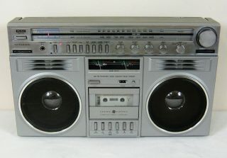 Ge 3 - 5259a Vintage Boombox,  Am / Fm Stereo Cassette.  1980 