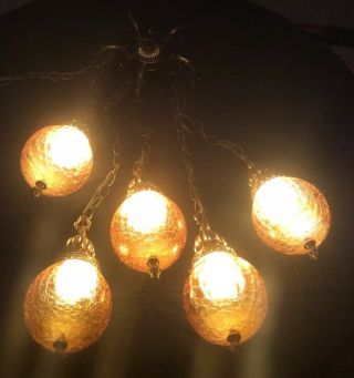 VINTAGE MCM MID CENTURY RETRO GOLD 5 LIGHT CRACKLE GLASS HANGING SWAG LAMP 4