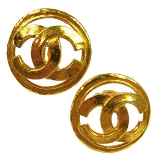 Authentic Chanel Vintage Cc Button Earrings 1.  4 " Clip - On Gold - Tone Ak22490