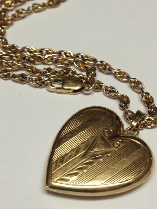 VINTAGE 14K GOLD HEART LOCKET PENDANT NECKLACE,  14K CHAIN 24 3/4 INCHES 8