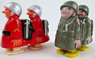 Vintage Red And Green Army Plastic Soldiers Hap Hop Ramp Walkers