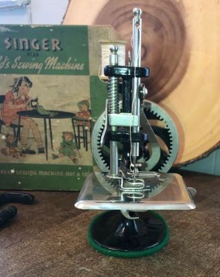Vintage Singer Child ' s Sewing Machine No.  20 Made in USA 7
