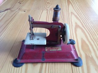 Collectible Red Gateway Antique Child ' s Toy Sewing Machine Metal w/ old Thread 4