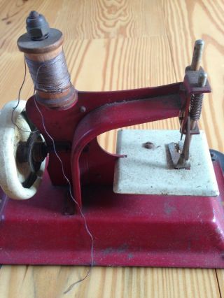 Collectible Red Gateway Antique Child ' s Toy Sewing Machine Metal w/ old Thread 5