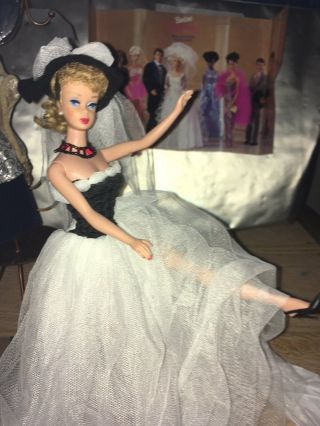 VINTAGE 1961 5 BLONDE PONYTAIL BARBIE 2 Gowns 2