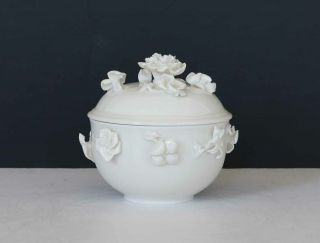 Nymphenburg Blanc de Chine Porcelain COVERED BOWL with Applied Flowers Germany 2