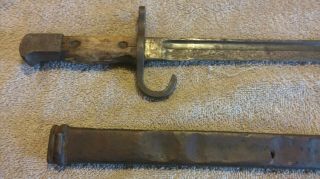 Old relic Japanese Bayonet w.  hooked quillon and scabbard 2