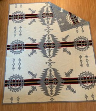 Vintage Pendleton Beaver State " Indian Style " Blanket 80 X 64