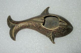 Vintage Old Collectible Solid Brass Unique Work Fish Shape Cigarettes Ash Tray