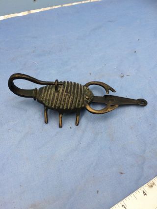 VINTAGE ANTIQUE INDIAN ASIAN BRASS SCORPION TRUNK PADLOCK WITH KEY 3