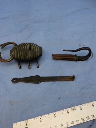 VINTAGE ANTIQUE INDIAN ASIAN BRASS SCORPION TRUNK PADLOCK WITH KEY 5