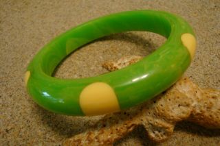 Vintage 1/2 " Six Dot Bakelite Bracelet Marbled Lime Green/yellow W/ Cream Dots