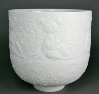 Vtg Danish Bjorn Wiinblad Rosenthal Studio Linie Relief Bisque Porcelain Vase