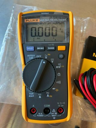 Fluke 117 Electrician ' s Multimeter,  True RMS,  Non - Contact,  - OPEN BOX 3