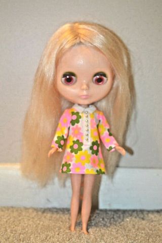 1972 Kenner Blythe doll Blonde side part Hair 7 line version Rare doll 4