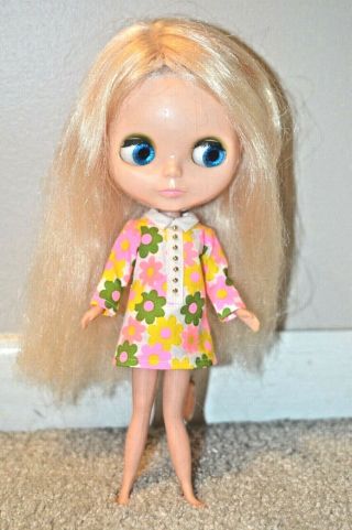 1972 Kenner Blythe doll Blonde side part Hair 7 line version Rare doll 5