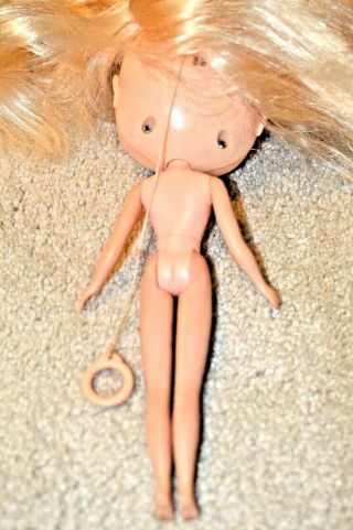 1972 Kenner Blythe doll Blonde side part Hair 7 line version Rare doll 9