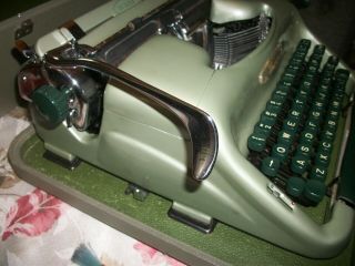 RARE Vintage VOSS Wuppertal De Luxe Typewriter With Case West Germany In Green 8