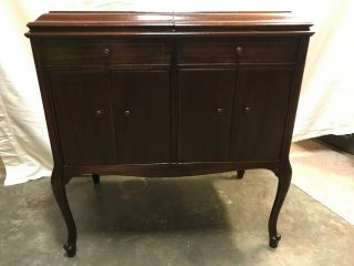 Antique 1923 Victrola Record Player Classic Solid Walnut Cabinet,  Hand Crank.